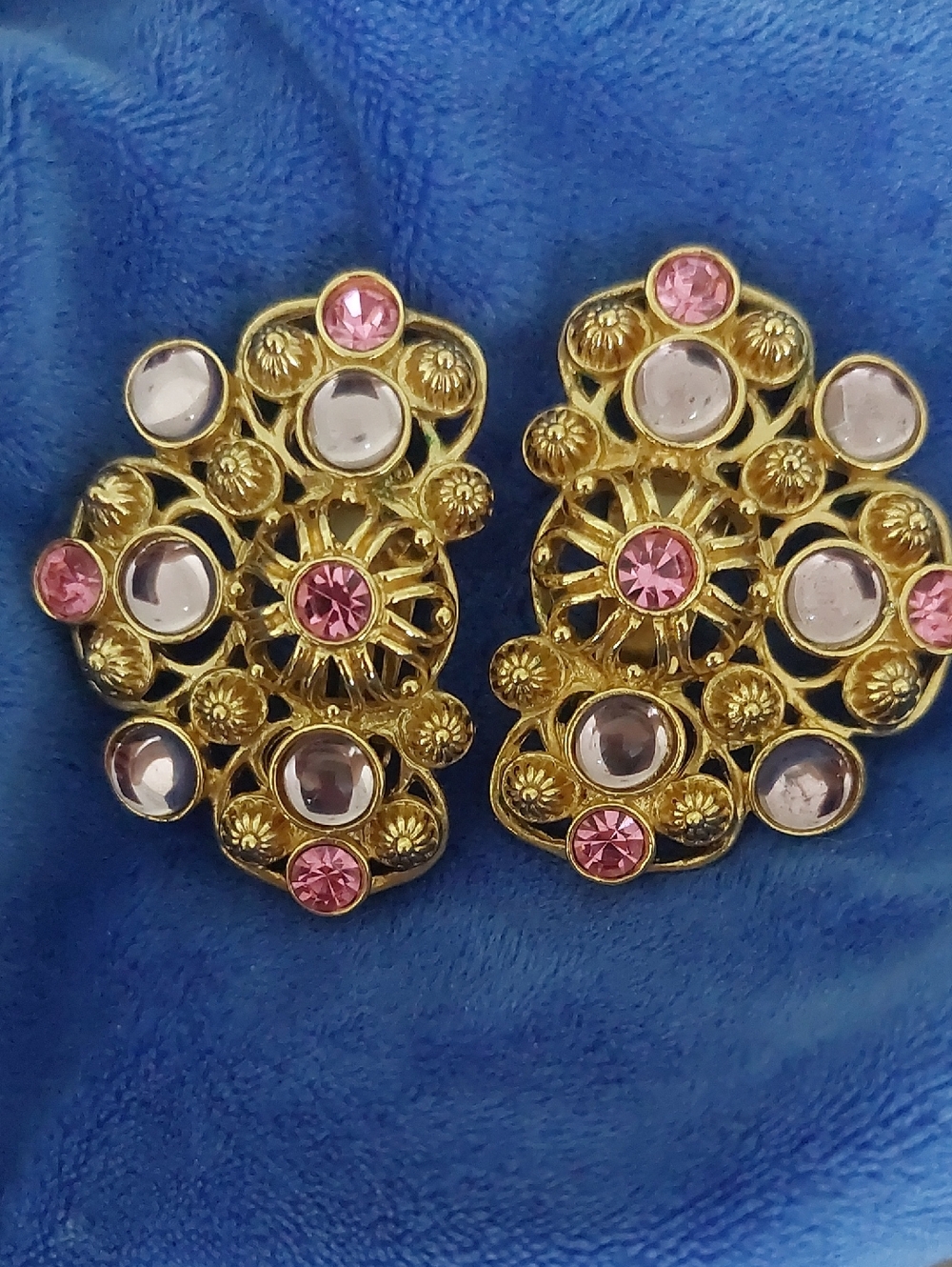 Vintage BARERRA BY AVON earrings.